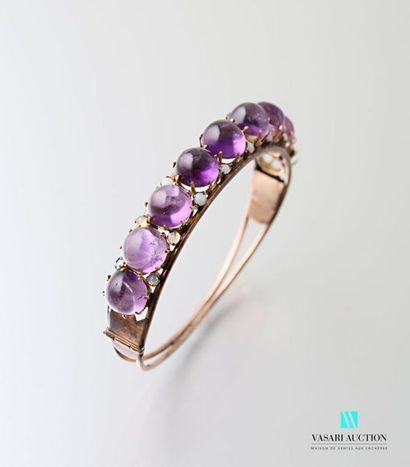 null Open rigid bracelet in 585 thousandths gold set with eight round amethyst cabochons...