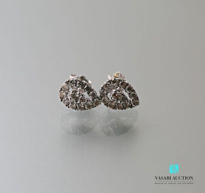 null Pair of 750 thousandths pear shape white gold openwork earrings adorned with...