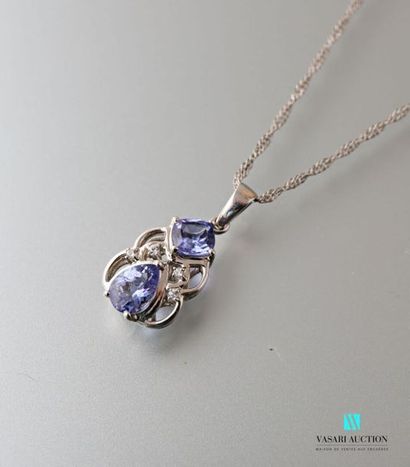 null Silver pendant with a twisted chain, it is decorated with a polylobate openwork...