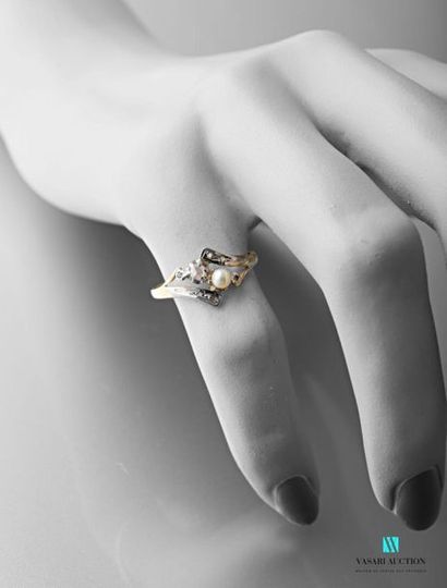 null 750 thousandths yellow gold ring set with a probably fine pearl and rose-cut...