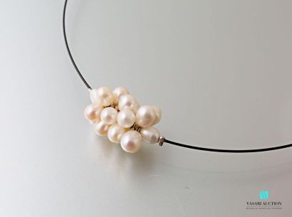 null Cable necklace with a cluster of white freshwater cultured pearls
Diameter:...