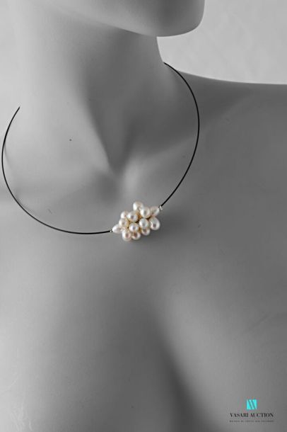 null Cable necklace with a cluster of white freshwater cultured pearls
Diameter:...