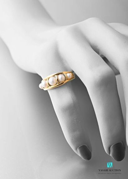 null Ring rush yellow gold 750 thousandths decorated with five falling cultured pearls...