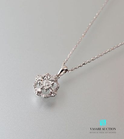null Pendant and its chain in white gold 750 thousandths, the openwork pendant is...