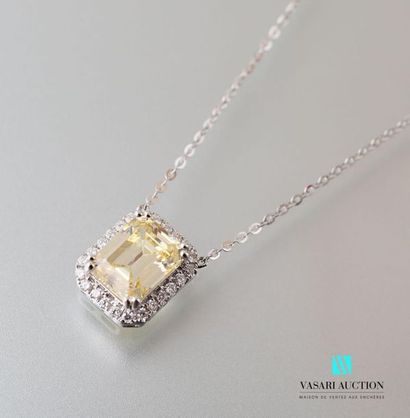 null Necklace in white gold 750 thousandths decorated in its center with a synthetic...