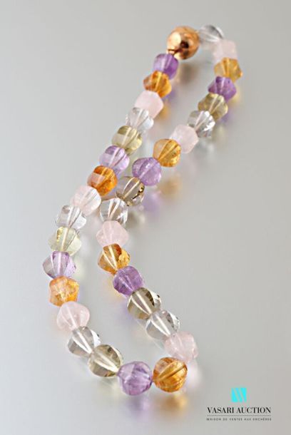 null Collier orné de perles cotellées d'améthystes, citrines, quartz rose et fumée...