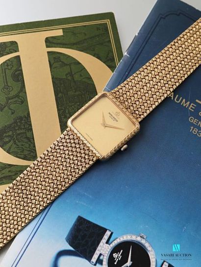 null Baume et Mercier, montre bracelet d'homme des années 1970, en or jaune 750 millièmes,...