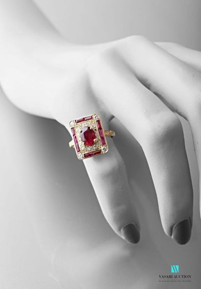 null 750-thousandths yellow gold ring, rectangular design with a central oval ruby...