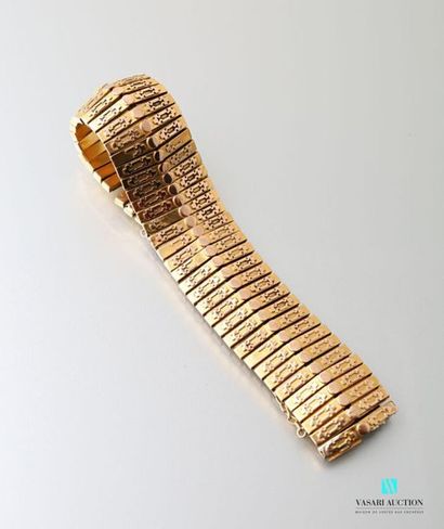 null 19th century cuff bracelet in broken 750 thousandths gold, bar links decorated...