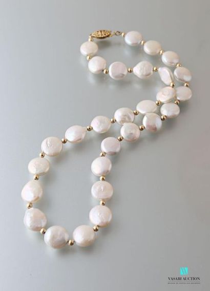 null Necklace of lozenge-shaped cultured pearls alternating with gold-plated pearls.
Length:...