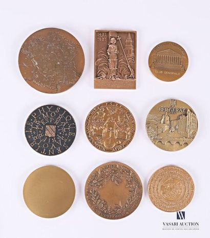 null Lot de médailles de table en bronze comprenant Centenaire de la Bourboule 1875*1975,...
