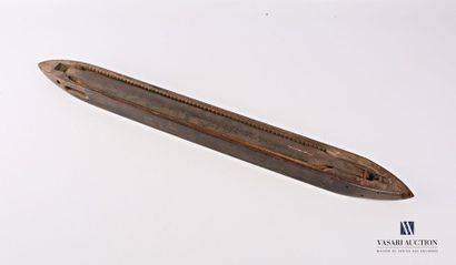 null Wooden weaving spindle
XIXth century
(accidents and ussures)
Length: 72 cm