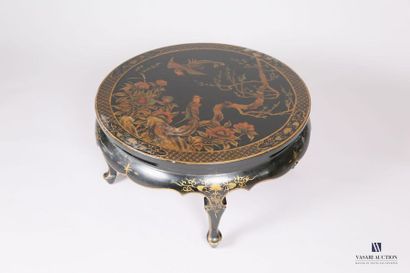  Round coffee table in black lacquered wood, the top hemmed with a frieze of rosettes...