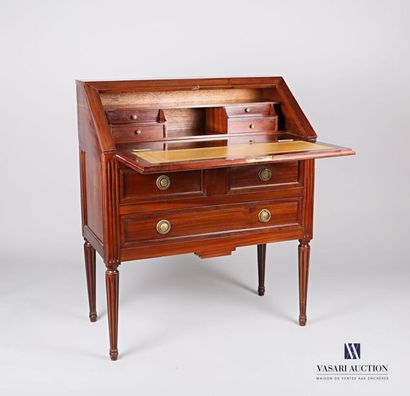 null Sloping desk in mahogany and mahogany veneer, it opens in its upper part by...