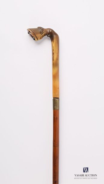 Cane in natural wood, the pommel in horn...