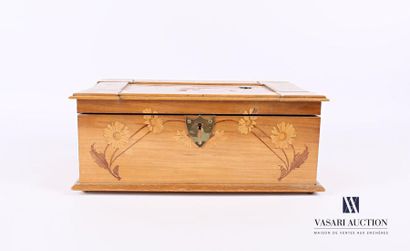 null Rectangular fruitwood box with inlaid decoration on the lid of rose branches,...