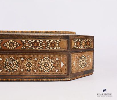 null Octagonal Syrian box made of wood and mother-of-pearl marquetry with six-pointed...