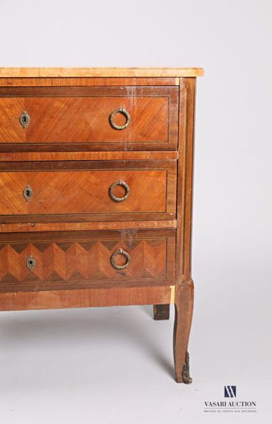 null Chest of drawers made of veneer wood inlaid with leaves in net frames, it opens...