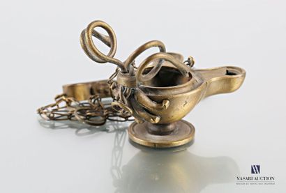null Oil lamp with bronze chains, it has a double beak and the grip adorned with...