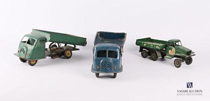 null Batch comprising three sheet metal tipper trucks, two of which are Citroën
Length:...