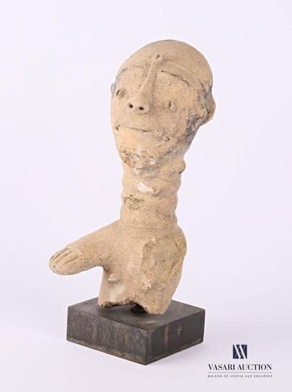 null COTE D'IVOIRE/GHANA - ANYI
Statuette "Mma" en terre cuite représentant un homme...