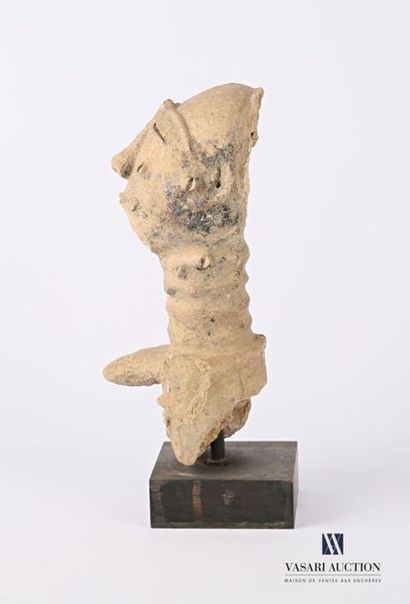 null COTE D'IVOIRE/GHANA - ANYI
Terracotta statuette "Mma" representing a man with...