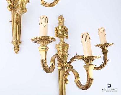 null Pair of varnished bronze sconces with three scrolled light arms adorned with...