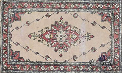 null Wool carpet decorated with a central medallion of flowers on a beige background,...