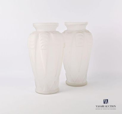 null F. SPAULET FRANCE (XXth century)
Pair of moulded glass vases frosted the belly...