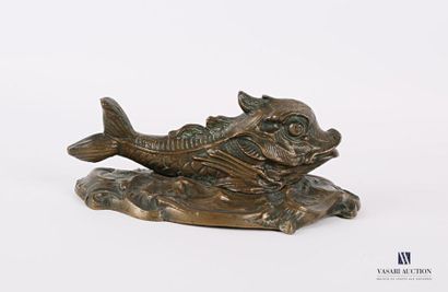 null Sujet en bronze figurant un poisson posant sur une terrasse chantournée.
Fin...