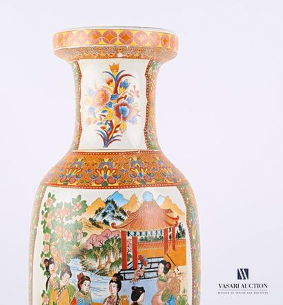 null CHINE
Vase en céramique vernissée de forme balustre à décor imprimé polychorme...