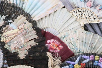 null Lot of thirteen fans, leaves with flower decoration, elegant and various, wooden,...