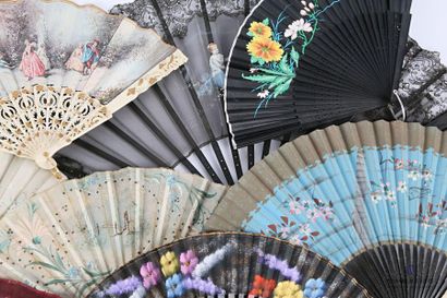 null Lot of thirteen fans, leaves with flower decoration, elegant and various, wooden,...