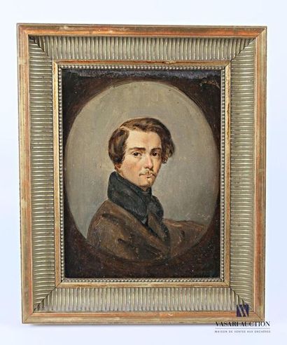 null Ecole française du XIXème siècle
Portrait d'homme
Huile sur toile
(petits sauts...