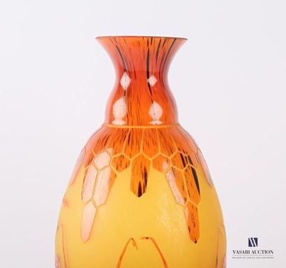 null CHARDER - Le Verre Français
Vase en verre multicouche dégagé à l'acide, la panse...