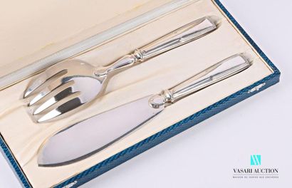 null Fish serving platter, the silver handle filled with chopsticks and fillets decoration....