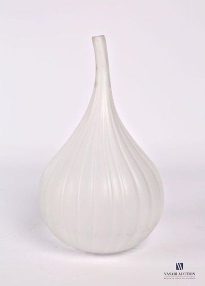 null SALVIATI
Vase soliflore modèle Drops en verre blanc sablé de forme piriforme...