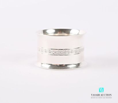 null Silver napkin ring decorated in its center with a frieze of stylized flowers.
Diameter:...