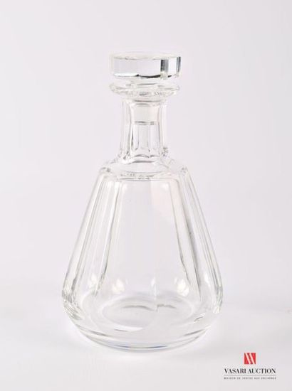 null BACCARAT
Carafe à whisky en cristal taillé à décor de pans coupés modèle Talleyrand....