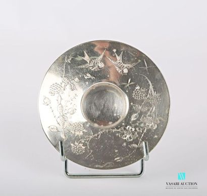 null Silver saucer with birds and flowering branches decoration.
Diameter: 12 cm...