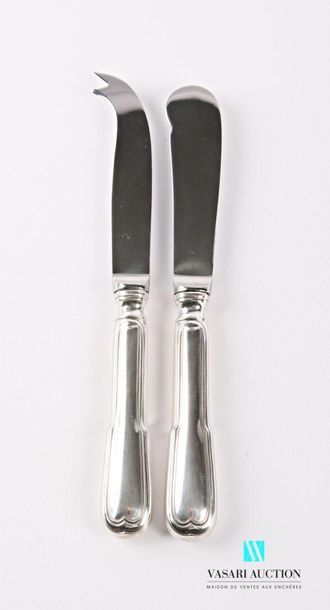 null Set consisting of a cheese knife and a butter knife, silver handle decorated...