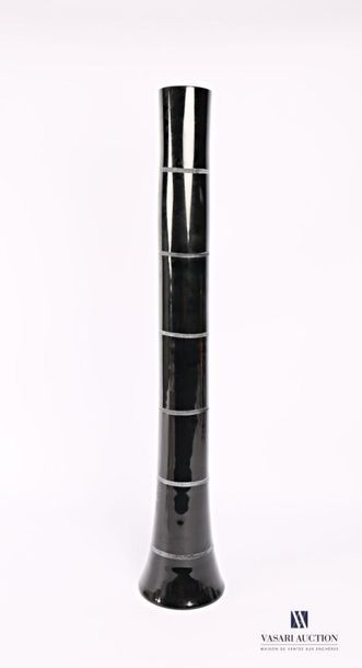null SALVIATI
Vase soliflore tubulaire modèle Phuket en verre couleur noir 
Signé...