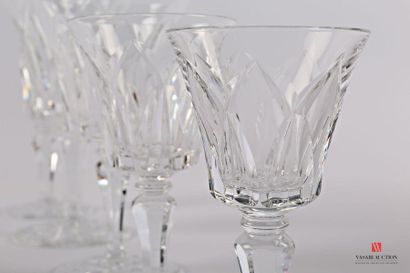 null SAINT LOUIS
Service de verre en cristal taillé, Modèle Camargue comprenant huit...