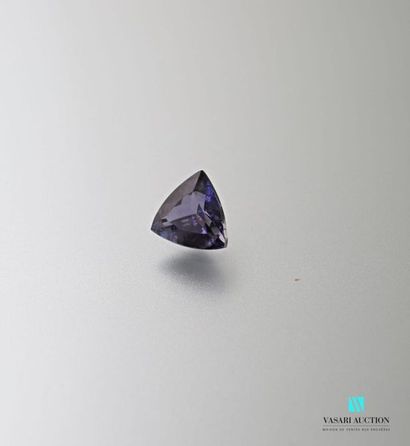 null Tanzanite trillion on 3.40 carat paper with GIL certificate of February 15,...