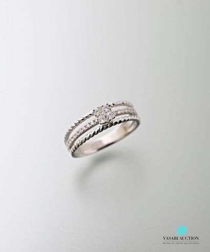 null Ring in 750 thousandths white gold centered on a square table set with diamonds...