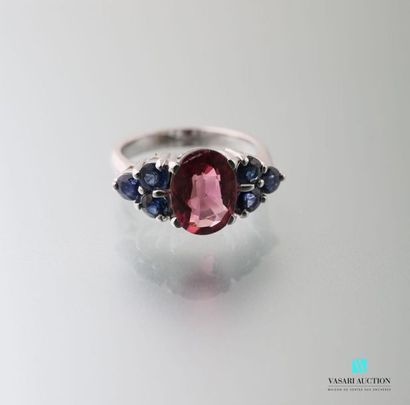 null Ring in white gold 750 thousandths decorated in its center with a pink tourmaline...