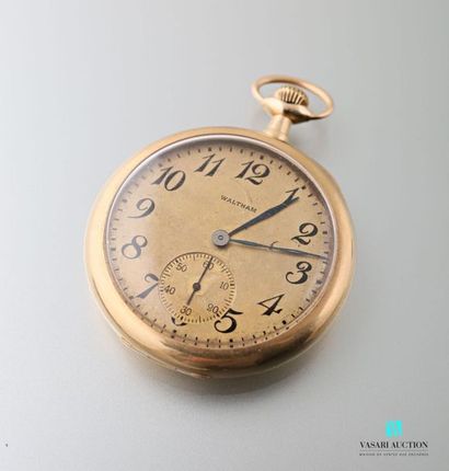 null Waltham, pocket watch in 585 thousandths yellow gold, chiselled back with numerals,...