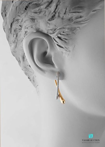 null Pair of earrings two tone gold 750 thousandths formed of two crossed fine drops,...