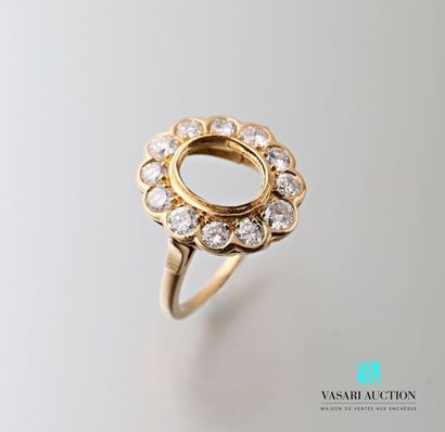 null Yellow gold 750 thousandths pompadour ring set with twelve brilliants of approximately...