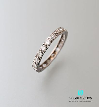 null Wedding band in 750 thousandths white gold set with 8/8 cut diamonds 
Gross...